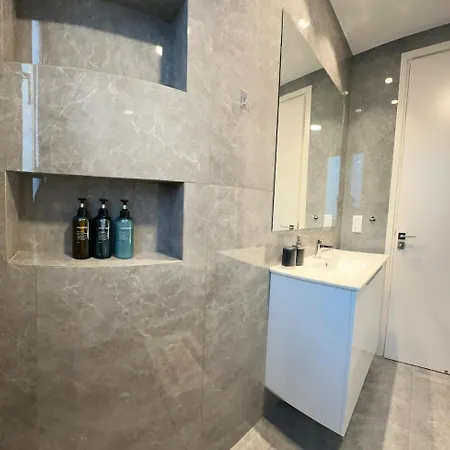 Lux Hub Spot-νear European Uni Engomi Apartament *