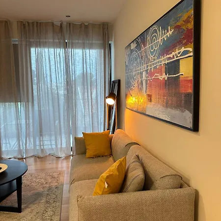 Lux Hub Spot-νear European Uni Engomi