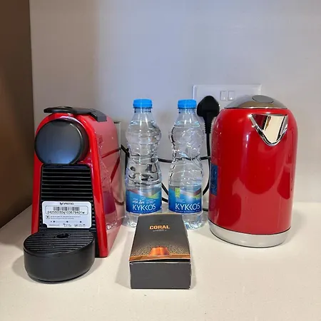 Lux Hub Spot-νear European Uni Engomi