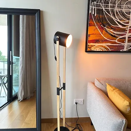 Lux Hub Spot-νear European Uni Engomi *