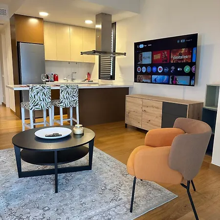 Lux Hub Spot-νear European Uni Engomi Apartament *