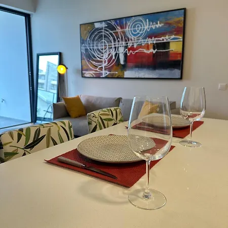 Lux Hub Spot-νear European Uni Engomi