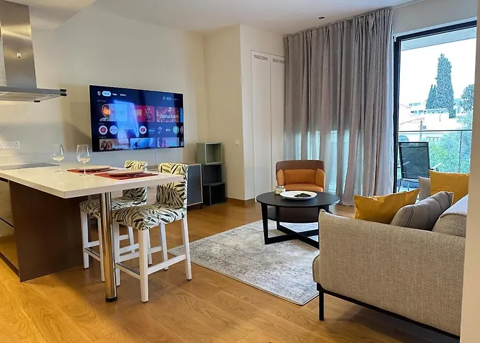 Lux Hub Spot-νear European Uni Engomi Lägenhet