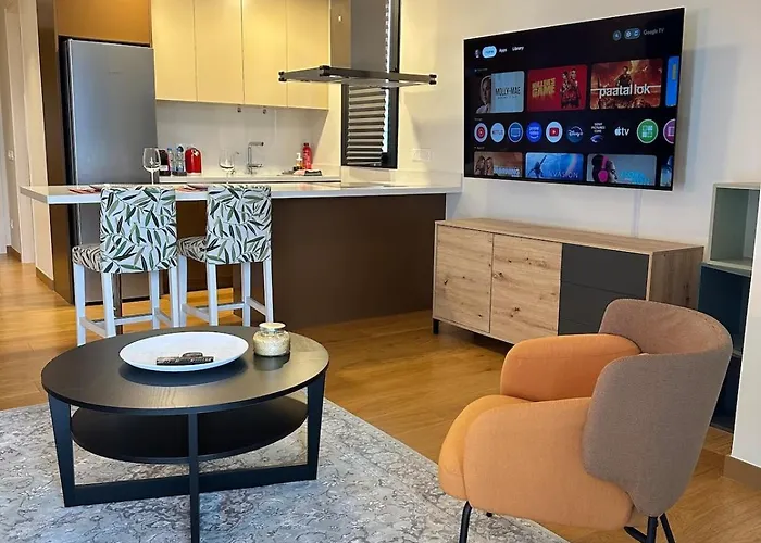 Lux Hub Spot-νear European Uni Engomi Lägenhet *