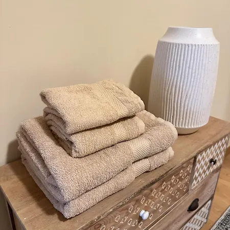 Lux Hub Spot-νear European Uni Engomi * ニコシア