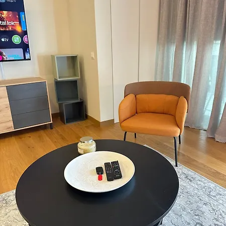 Lux Hub Spot-νear European Uni Engomi ニコシア