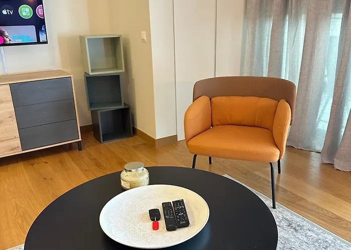 Lux Hub Spot-νear European Uni Engomi Nikósie